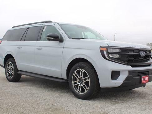 New 2026 Ford Expedition Max Active AWD/4WD image 3