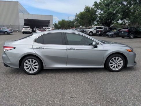 Used 2020 Toyota Camry LE FWD image 3