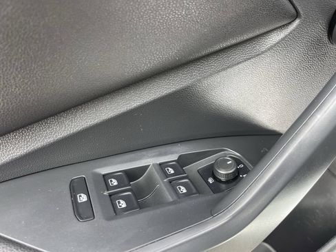 Used 2019 Volkswagen Jetta SE w/ Cold Weather Package FWD image 20