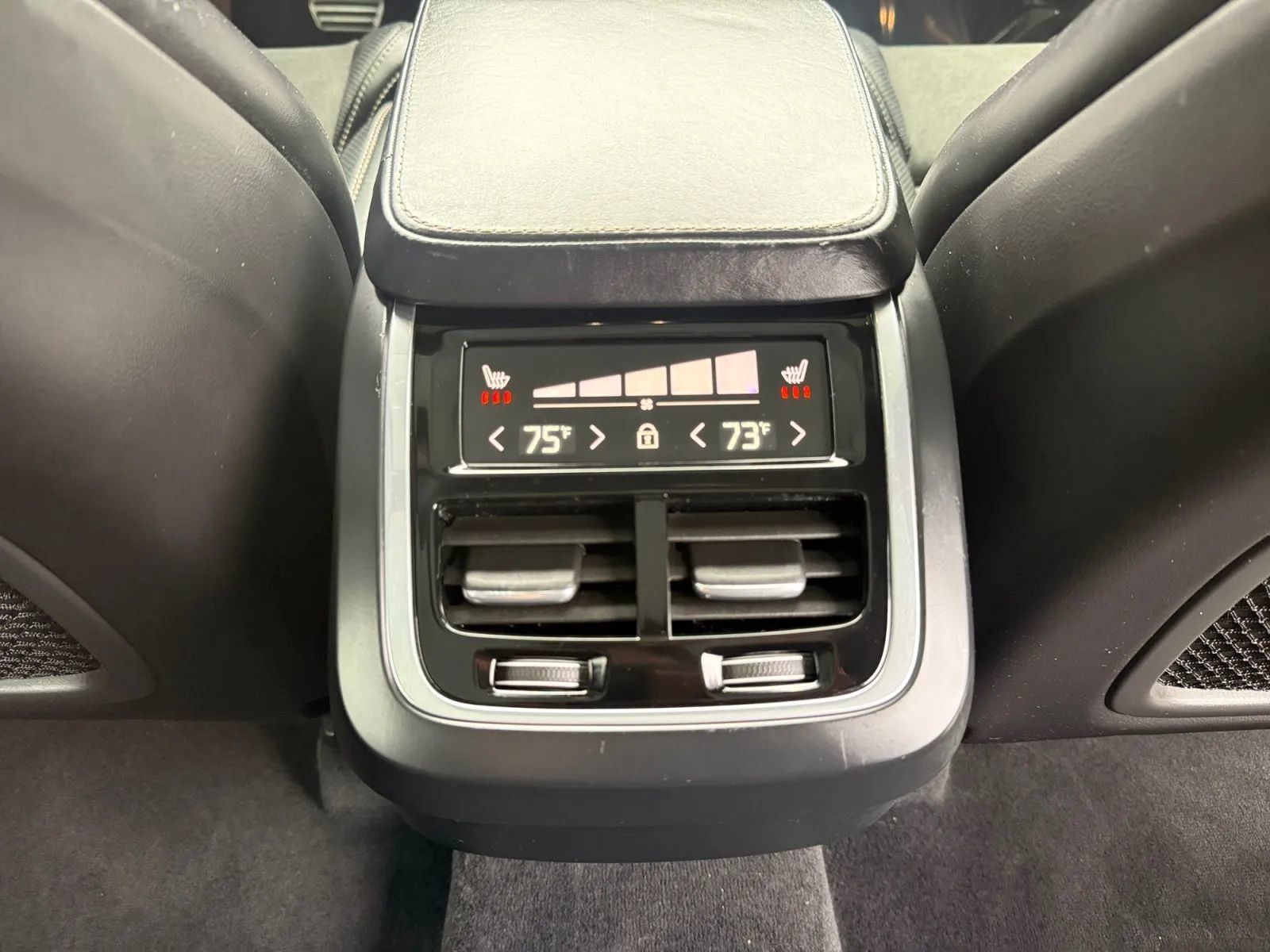 Used 2019 Volvo XC90 T6 R-Design w/ Protection Package Premier AWD/4WD image 24