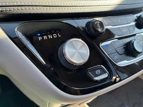 Used 2022 Chrysler Pacifica Touring-L image 19