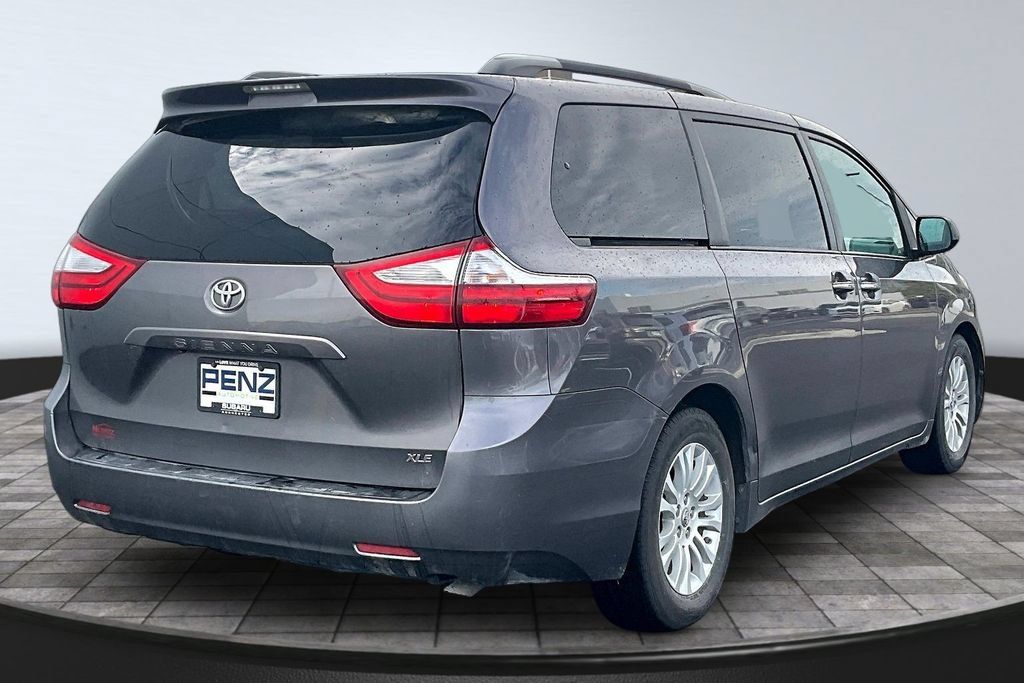 Used 2015 Toyota Sienna XLE FWD image 6