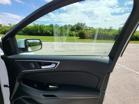 Used 2019 Ford Edge SEL w/ Equipment Group 201A FWD image 27