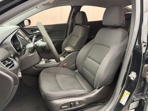 Used 2017 Chevrolet Malibu LT FWD image 9