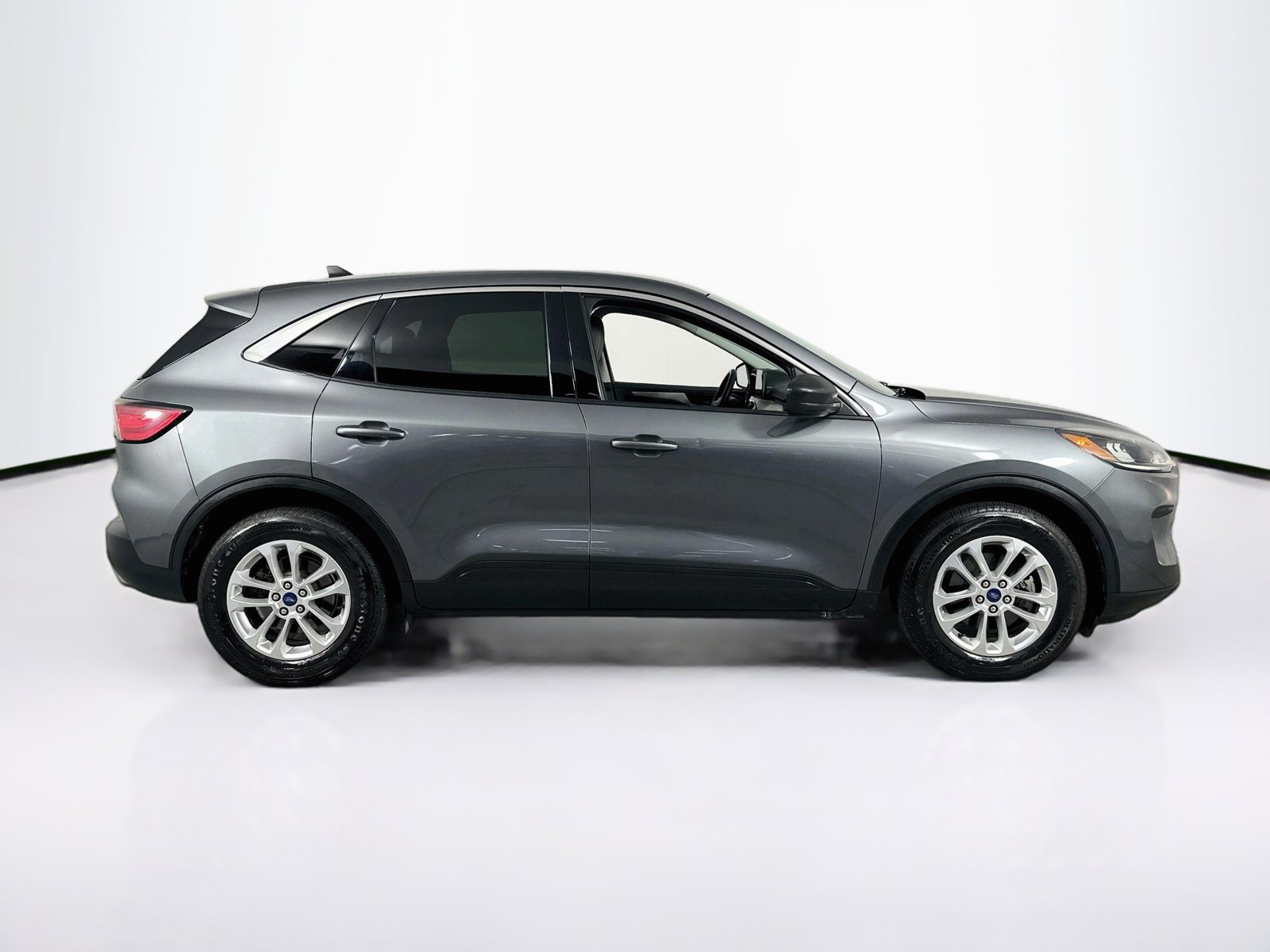 Used 2022 Ford Escape SE w/ Convenience Package FWD image 4