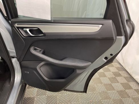 Used 2021 Porsche Macan image 30