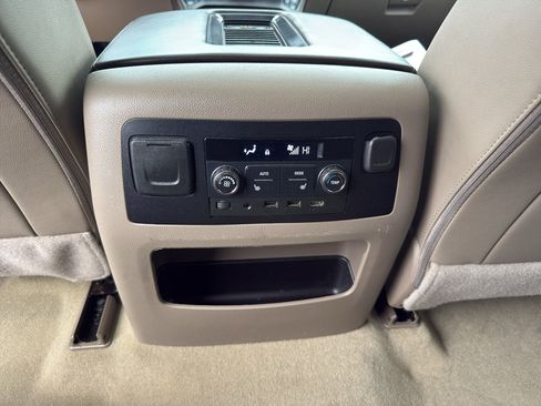 Used 2017 Chevrolet Suburban Premier AWD/4WD image 31