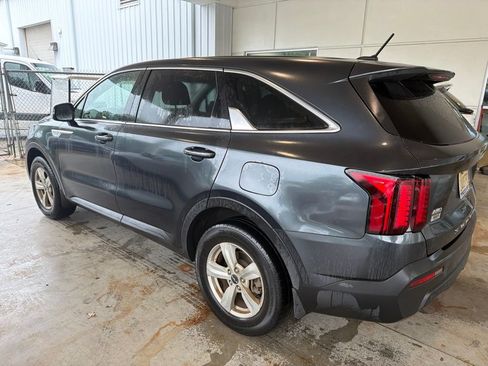 Used 2022 Kia Sorento LX AWD/4WD image 2