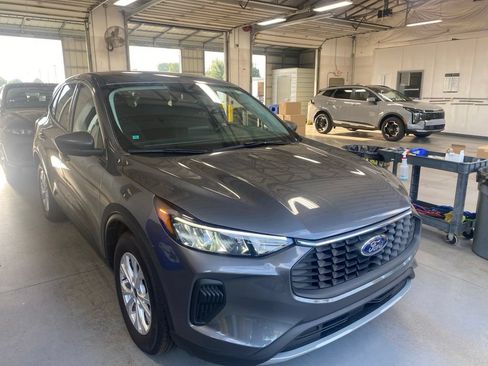 Used 2023 Ford Escape Active w/ Cold Weather Package FWD image 1