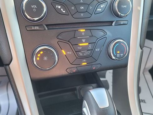 Used 2015 Ford Fusion SE w/ Equipment Group 202A FWD image 22