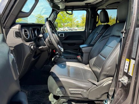 Used 2018 Jeep Wrangler Unlimited Sahara w/ Quick Order Package 24M Moab AWD/4WD image 10