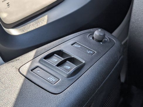 Used 2025 RAM ProMaster 2500 w/ Convenience Group FWD image 18