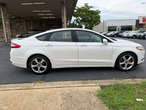 Used 2015 Ford Fusion SE w/ Equipment Group 201A FWD image 8