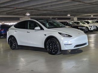 Used 2022 Tesla Model Y Long Range video 3