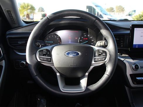 Used 2022 Ford Explorer XLT image 14
