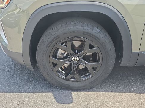 Used 2024 Volkswagen Atlas Peak Edition SEL AWD/4WD image 9