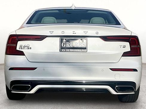 Used 2021 Volvo S60 T5 Momentum FWD image 5