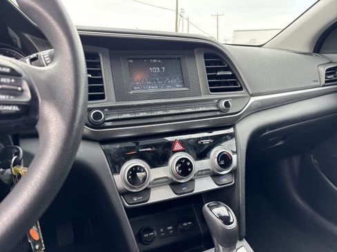 Used 2019 Hyundai Elantra SE w/ Cargo Package image 28