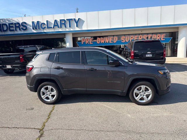 Used 2023 Jeep Compass Sport AWD/4WD image 3