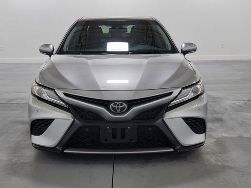 Used 2018 Toyota Camry XSE FWD image 3