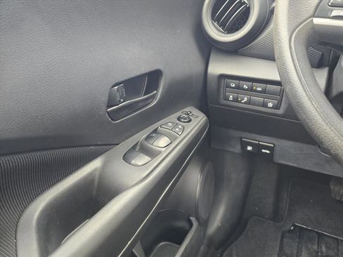 Used 2022 Nissan Kicks S image 13