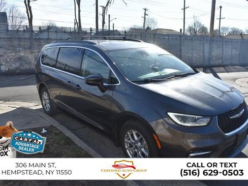 Used 2025 Chrysler Pacifica Select FWD image 4