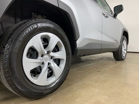 Used 2024 Toyota RAV4 LE image 9