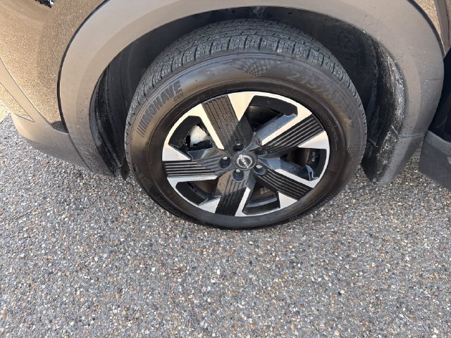 Certified 2025 Nissan Kicks SV AWD/4WD image 11