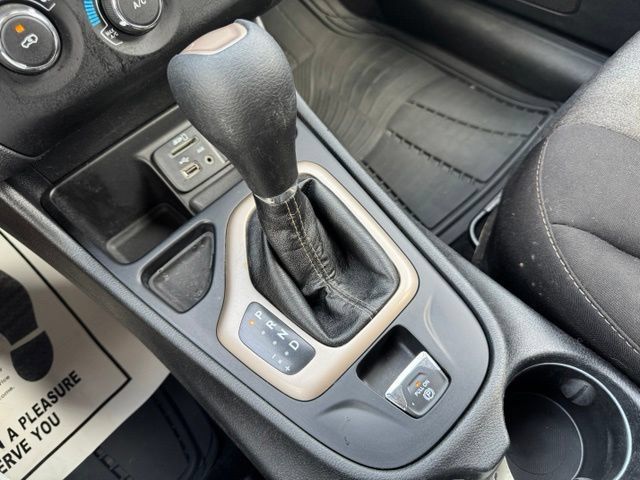 Used 2017 Jeep Cherokee Sport FWD image 26