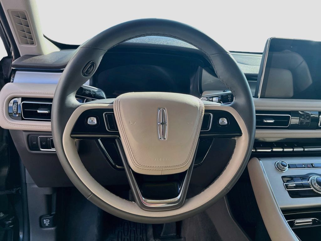 Used 2024 Lincoln Aviator AWD w/ Premium Package image 11