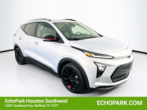 Used 2023 Chevrolet Bolt EUV LT w/ Convenience Package FWD image 1
