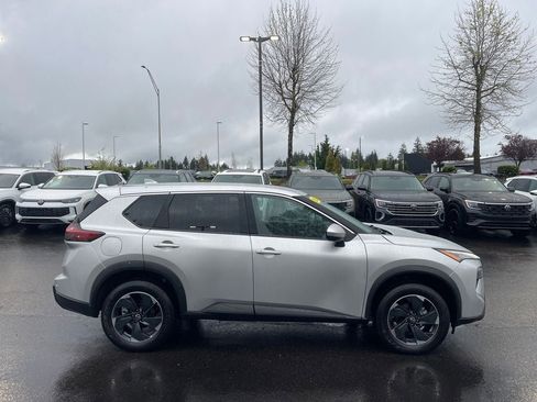 Used 2024 Nissan Rogue SV AWD/4WD image 2