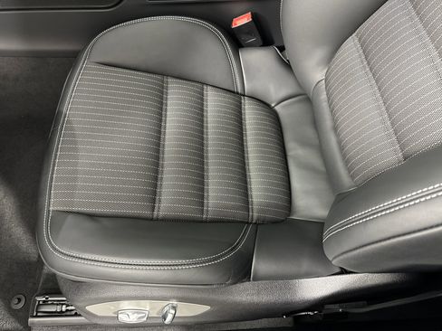 Certified 2025 Porsche Macan Turbo image 15