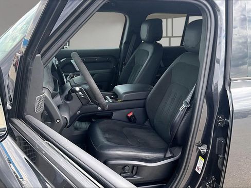 Used 2023 Land Rover Defender 110 V8 image 26