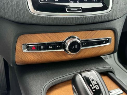 Used 2022 Volvo XC90 T6 Momentum w/ Climate Package image 27