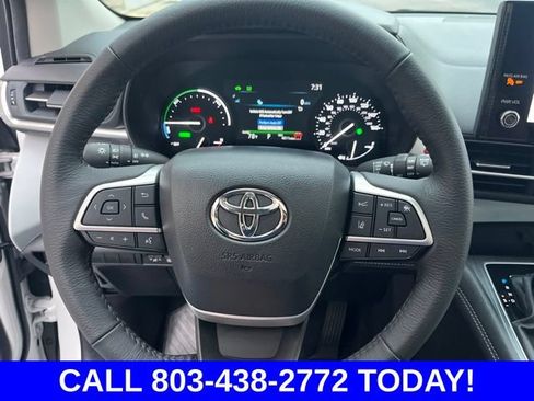 Used 2026 Toyota Sienna XLE FWD image 20