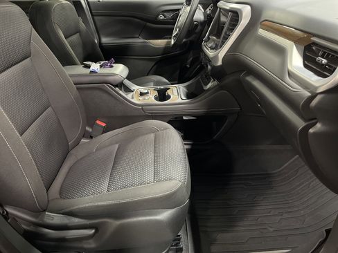 Used 2023 GMC Acadia SLE w/ Driver Convenience Package image 13