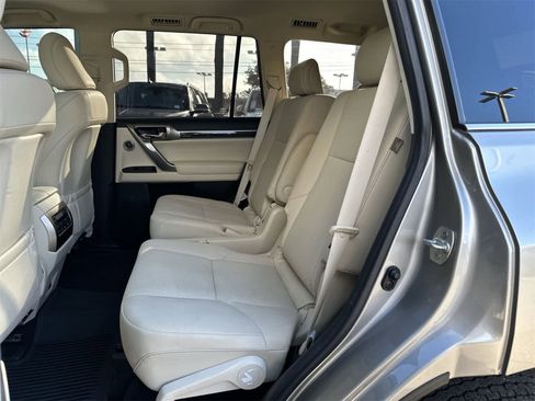 Used 2023 Lexus GX 460 Premium image 18