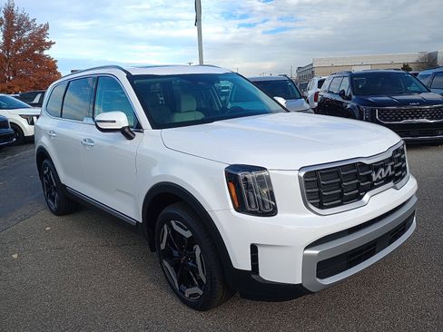 New 2025 Kia Telluride S image 1