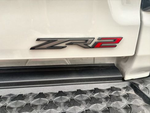Used 2025 Chevrolet Colorado ZR2 w/ Technology Package AWD/4WD image 32