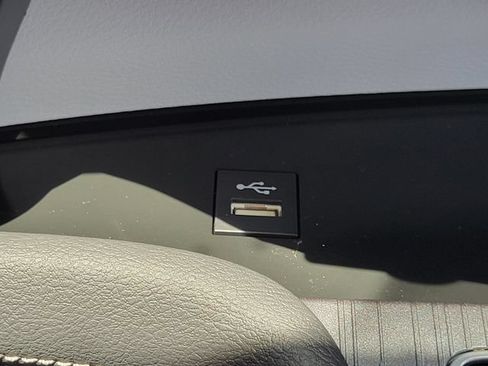 Used 2025 Toyota Sienna XLE w/ XLE Plus Package FWD image 13