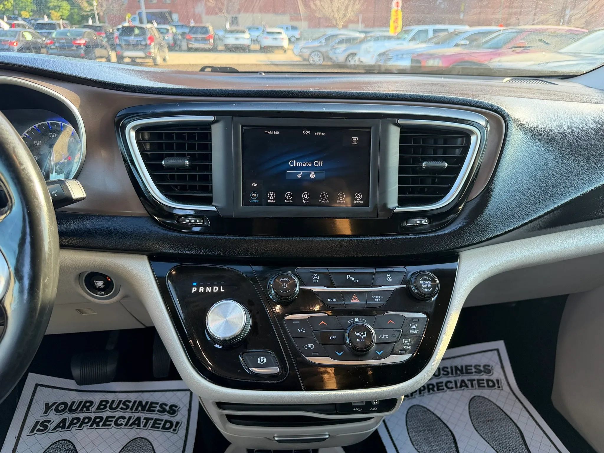 Used 2019 Chrysler Pacifica Touring-L FWD image 11