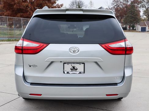 Used 2019 Toyota Sienna LE image 17