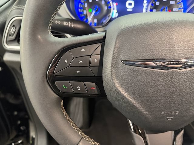 Used 2025 Chrysler Pacifica Limited FWD image 23
