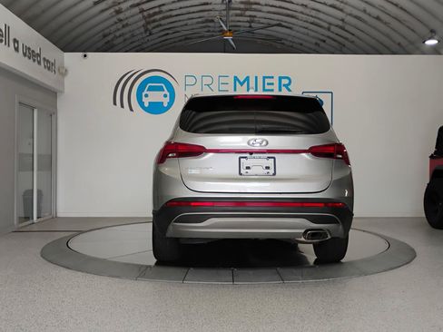 Used 2021 Hyundai Santa Fe SE FWD image 4