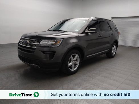 Used 2018 Ford Explorer XLT image 1