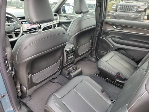 New 2026 Jeep Grand Cherokee L Limited w/ Limited Altitude Package AWD/4WD image 17