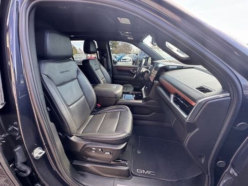 Used 2025 GMC Yukon Denali w/ Sun & Power Step Package AWD/4WD image 33
