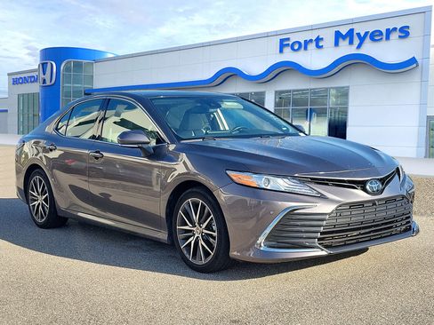 Used 2024 Toyota Camry XLE w/ Navigation Package image 1