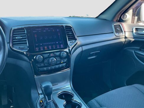 Certified 2019 Jeep Grand Cherokee Laredo w/ 18" Wheel & 8.4" Radio Group image 21